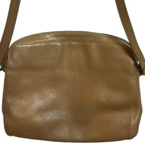 Elegant Tan Leather Crossbody Bag